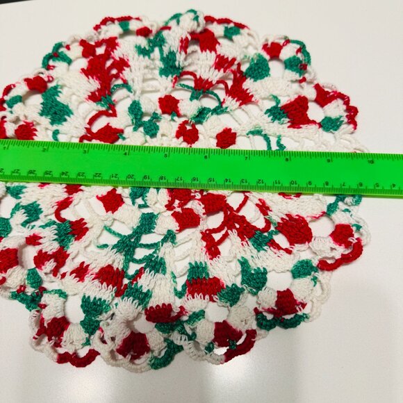 Trio of Christmas Doilies Crochet Red White Green Handmade Various Sizes - Picture 7 of 8